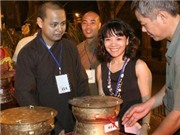 Bóng đá anh, ngoại hạng anh, lịch thi đấu euro 2012, Trao tặng 100 trống đồng phục chế